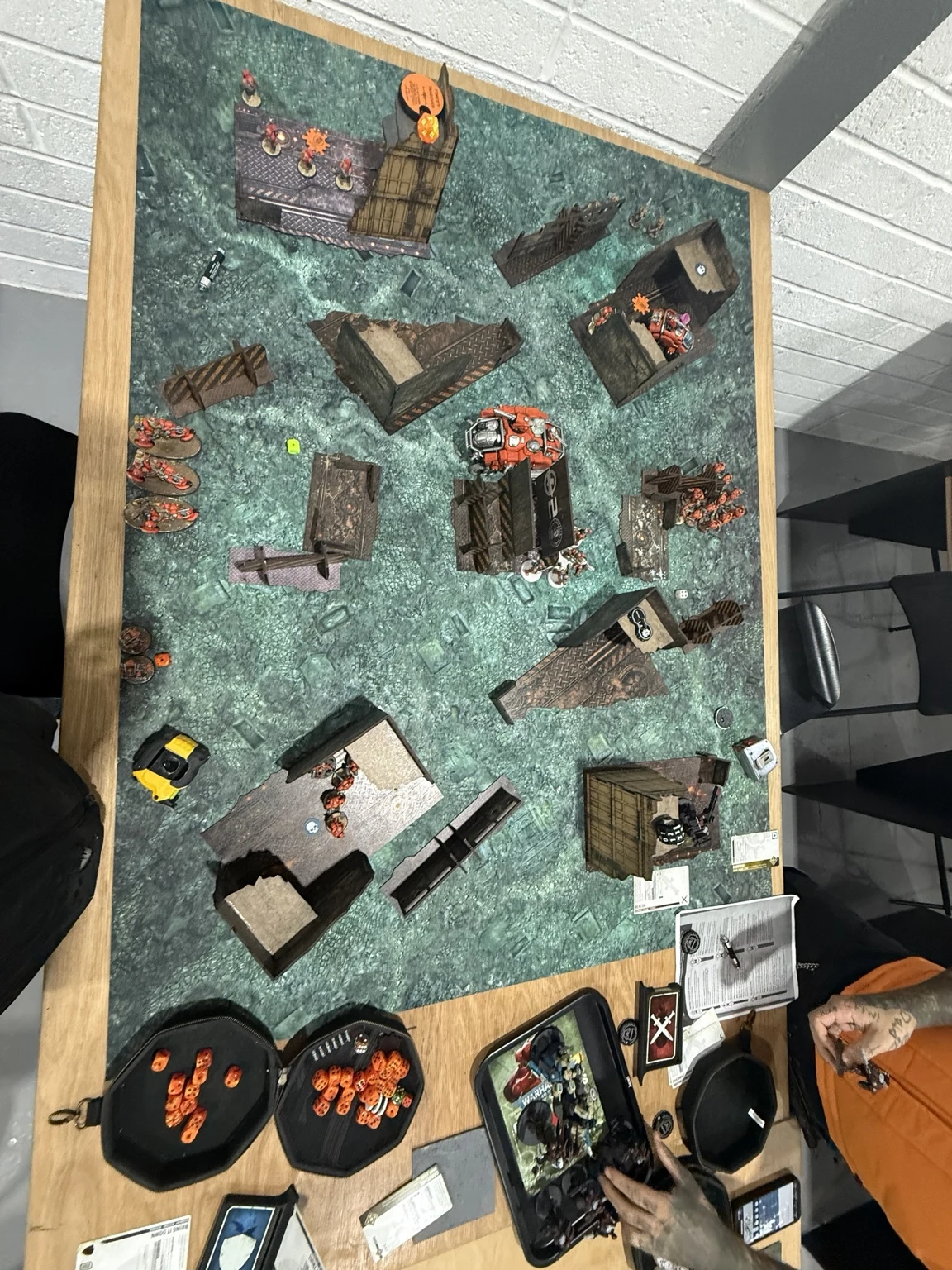 Late-game overhead view after the two large Riptide-sized models have been removed